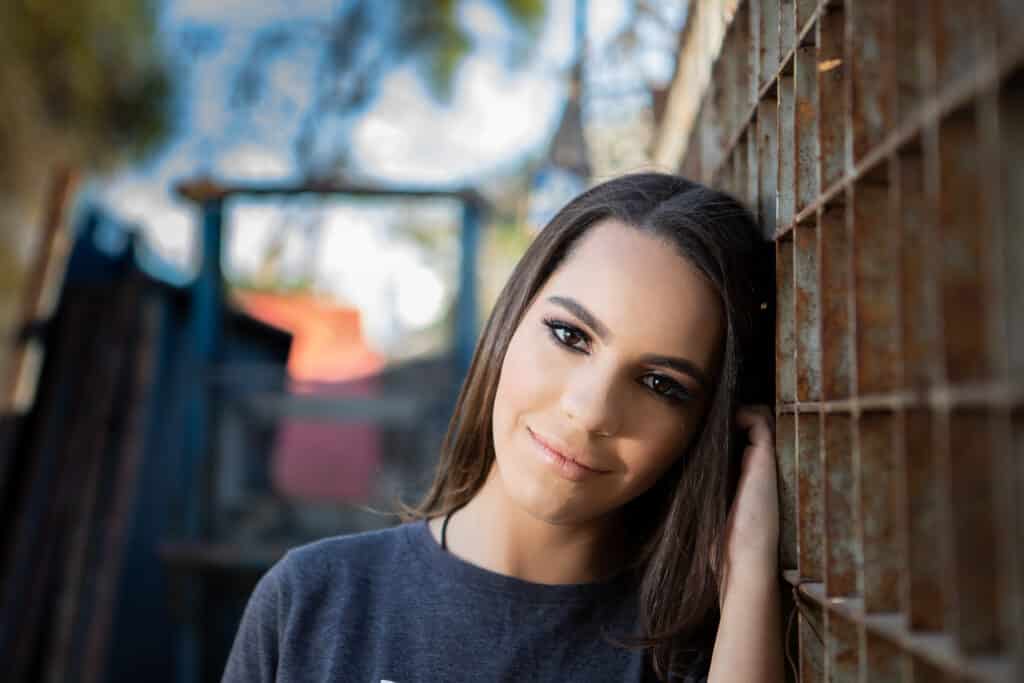 Debutante com múltiplos looks e cenários em ensaio de 15 anos no estúdio. ensaio fotografico em betim