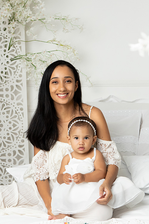 ensaio dia das mães betim família cenário branco tom nude cristiana freitas