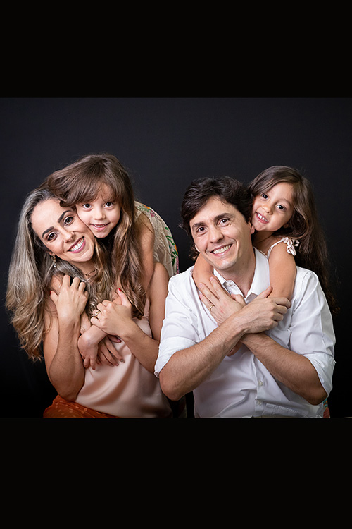 família reunida cenário preto ensaio dia das mães estúdio betim