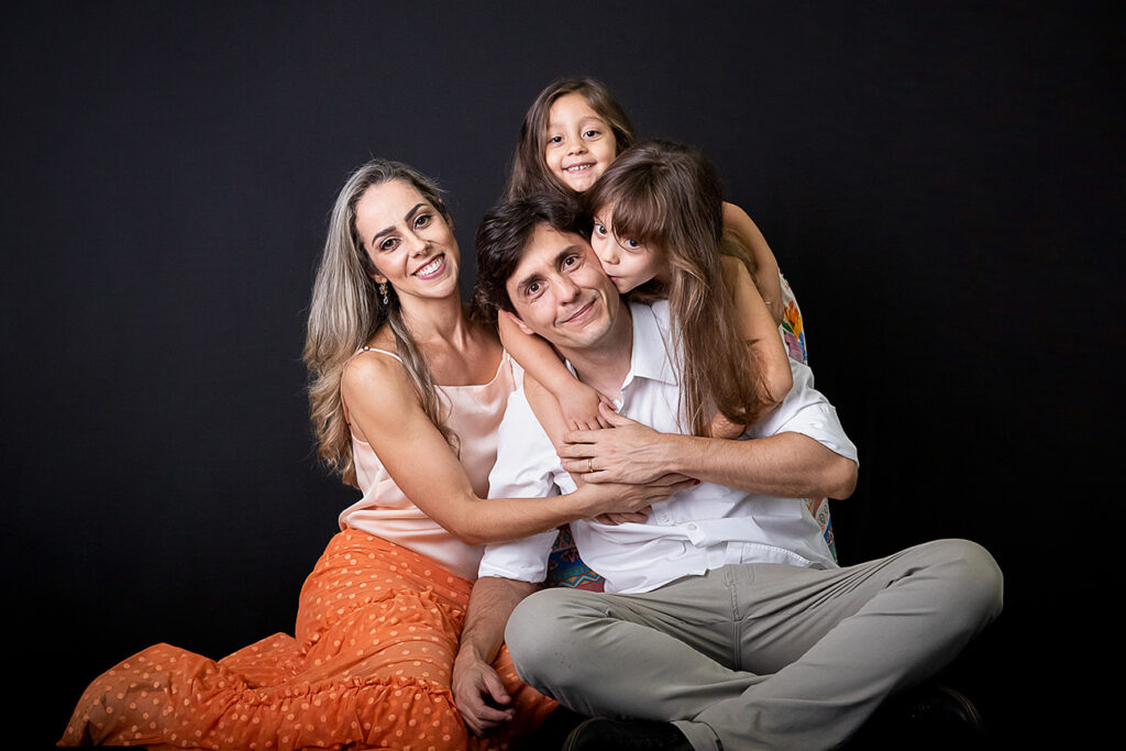 ensaio dia das mães fundo preto família estúdio betim coleção perpétuo