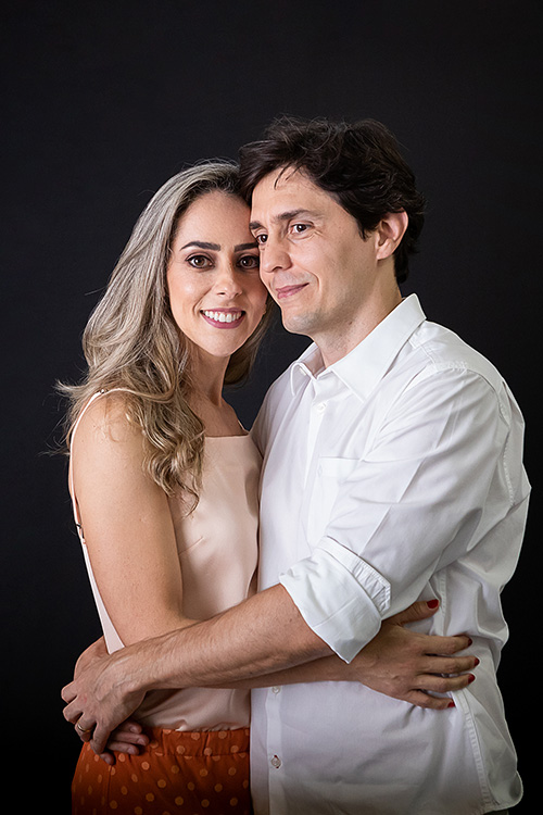 mãe pai e adolescente fundo preto ensaio dia das mães betim