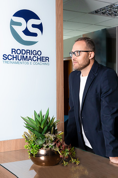 ensaio masculino profissional financeiro entrada sala