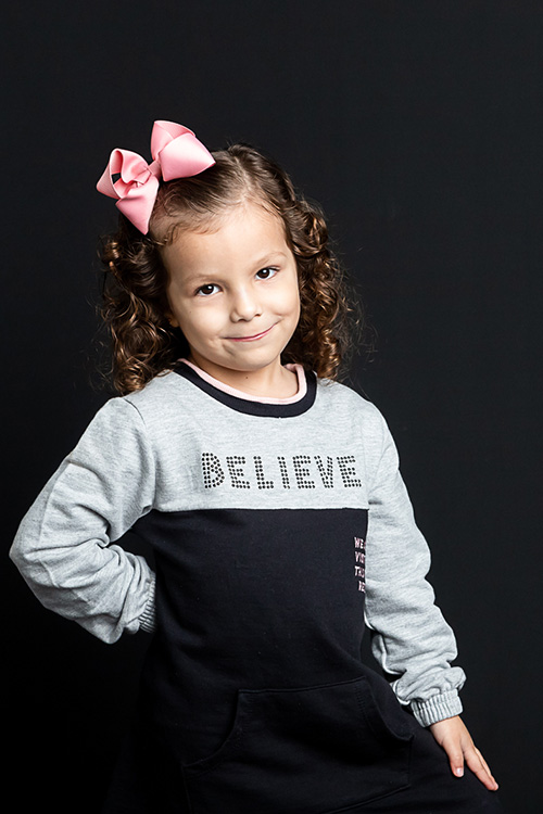 retrato do filha mais nova fundo preto ensaio dia das mães estúdio betim