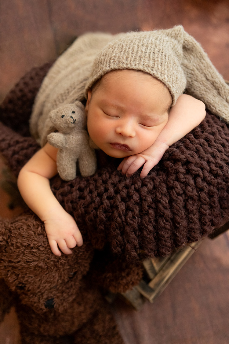 bebe newborn menino no baldinho ensaio newborn de contagem bh