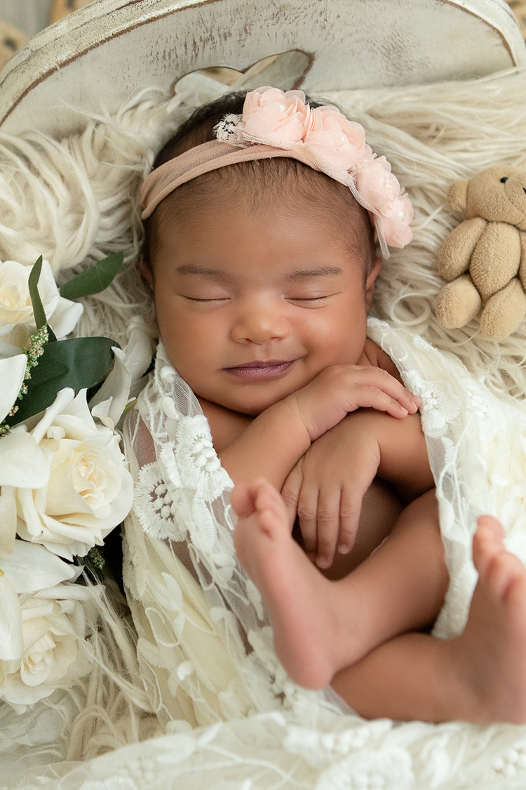 fotografia newborn menina de branco ensaio estudio contagem