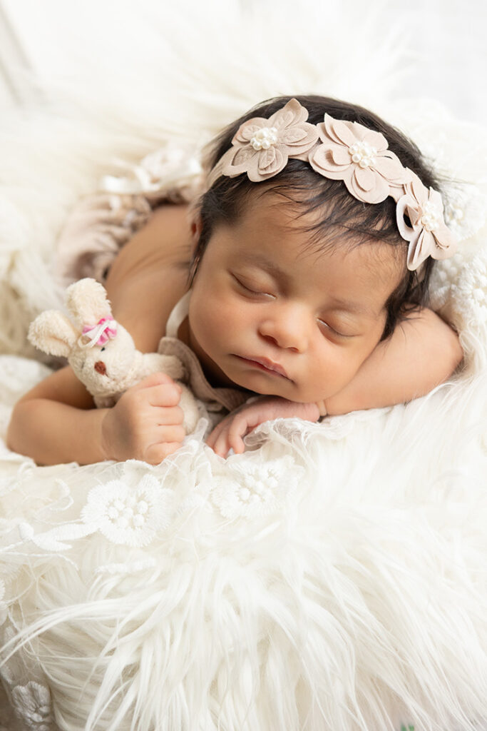 menina em ensaio newborn fotografo mateus leme em casa estudio