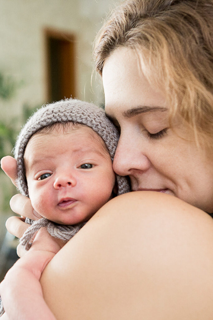 foto mae e filho ensaio newborn lifestyle casa em mateus leme