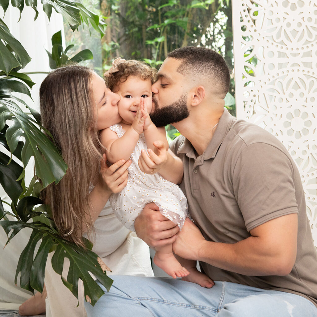 fotografando o ensaio de 1 um aninho da clarice com os pais no estudio em betim bh