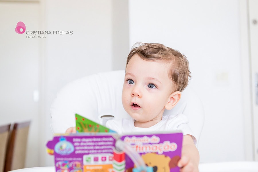 fotografa lifestyle infantil familia menino e mae comendo castelo bh