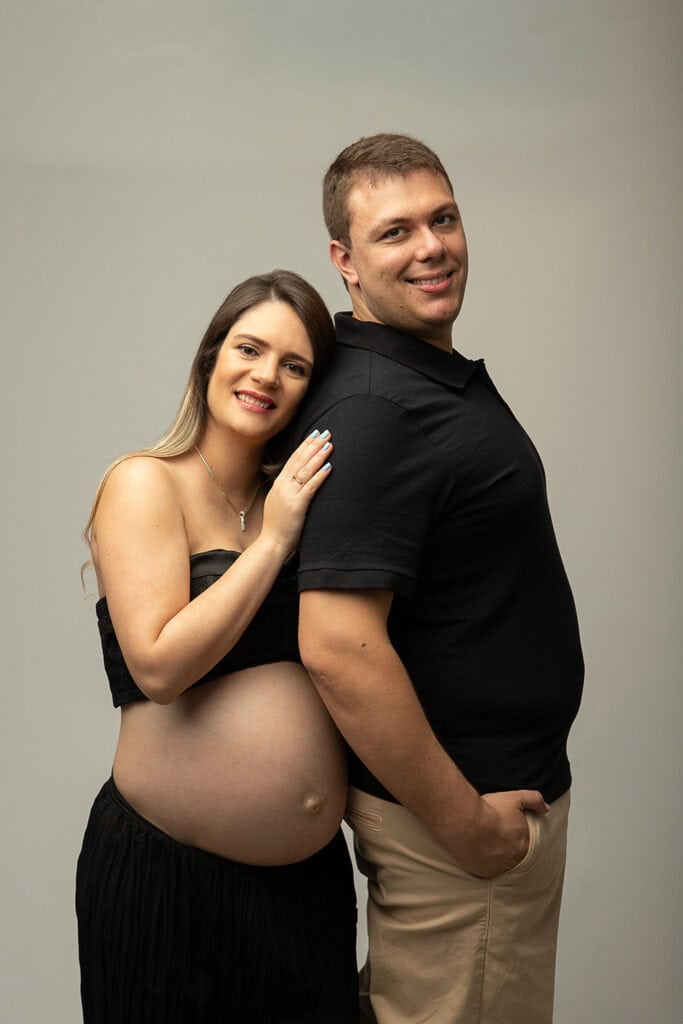 fotografo ensaio gestante calça preta com marido contagem bh betim